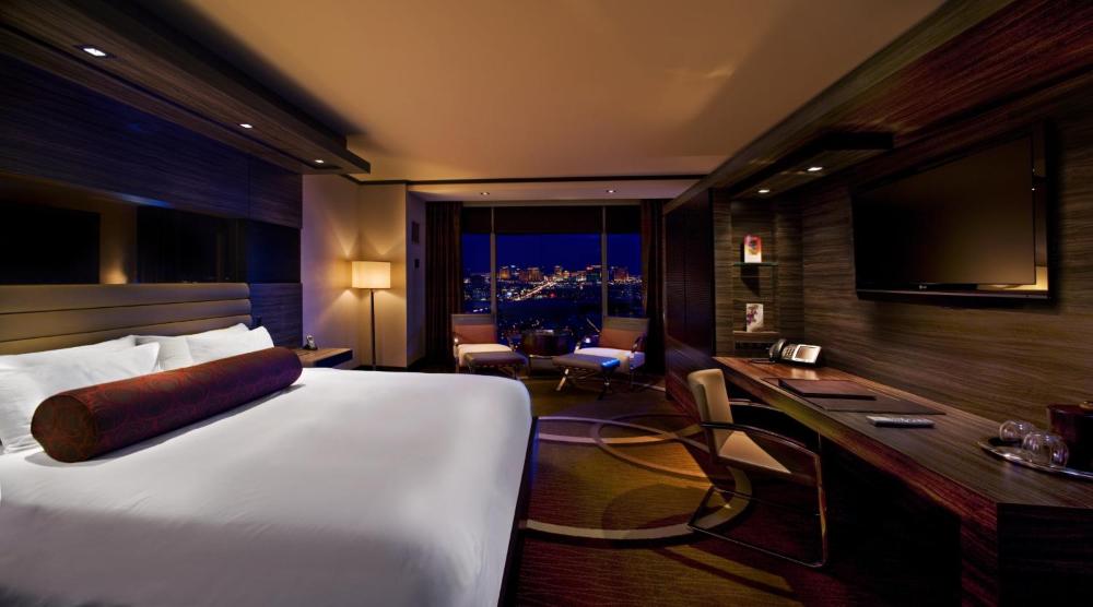 Luxury Mountain View King interior